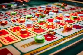 Antarmuka akun virtual ip togel menampilkan meja Dragon Tiger dan Sic Bo dengan dealer langsung